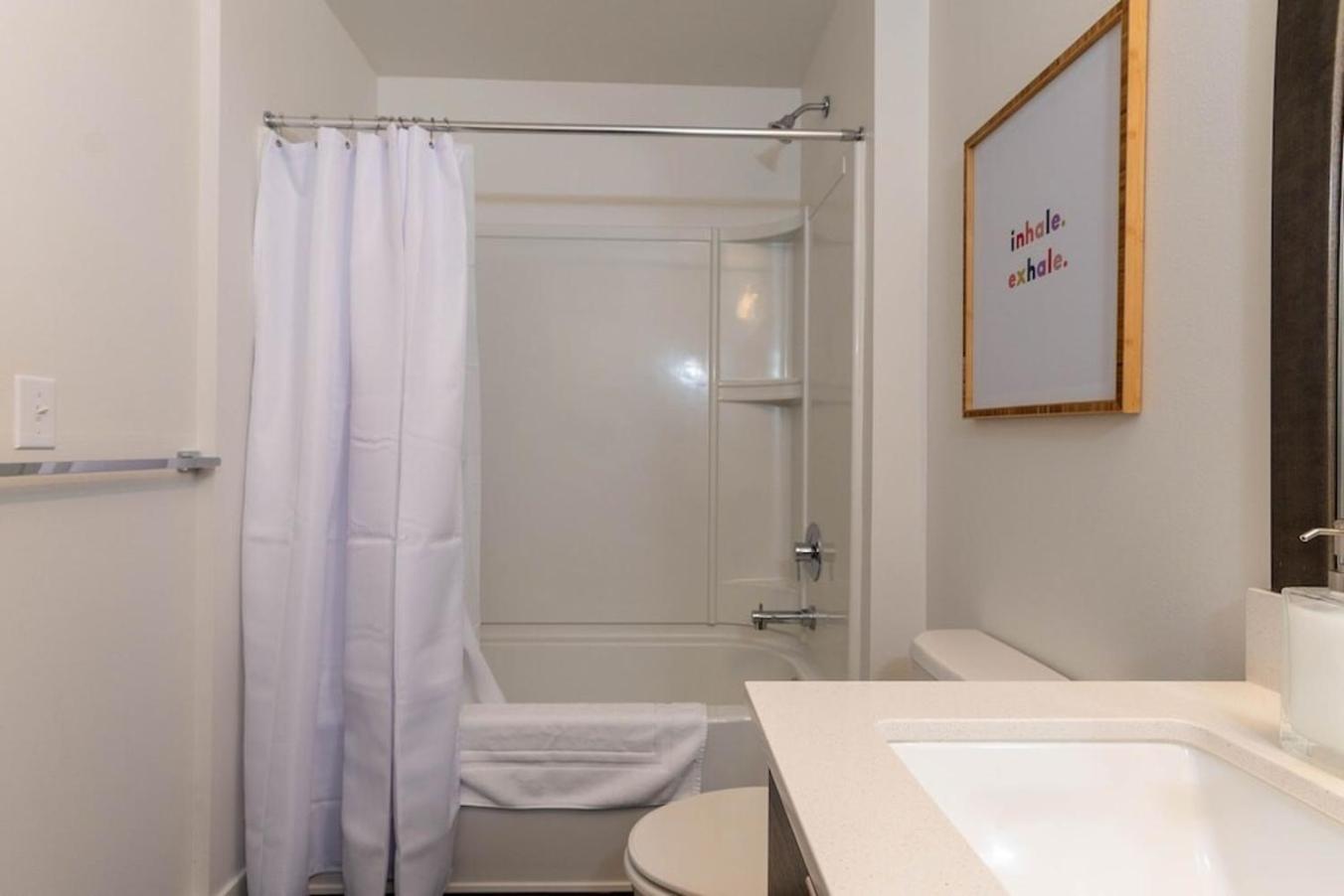 Self Check-In-Washer-Dryer-4Ksmart Tv-King Bed-Gym Tacoma Extérieur photo