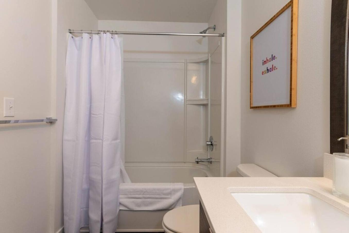 Self Check-In-Washer-Dryer-4Ksmart Tv-King Bed-Gym Tacoma Extérieur photo